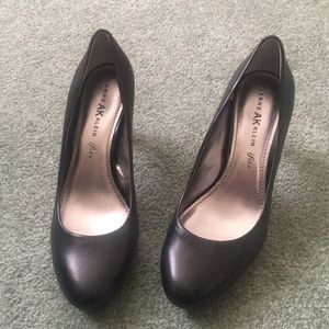 Black leather Anne Klein iflex heels size 8